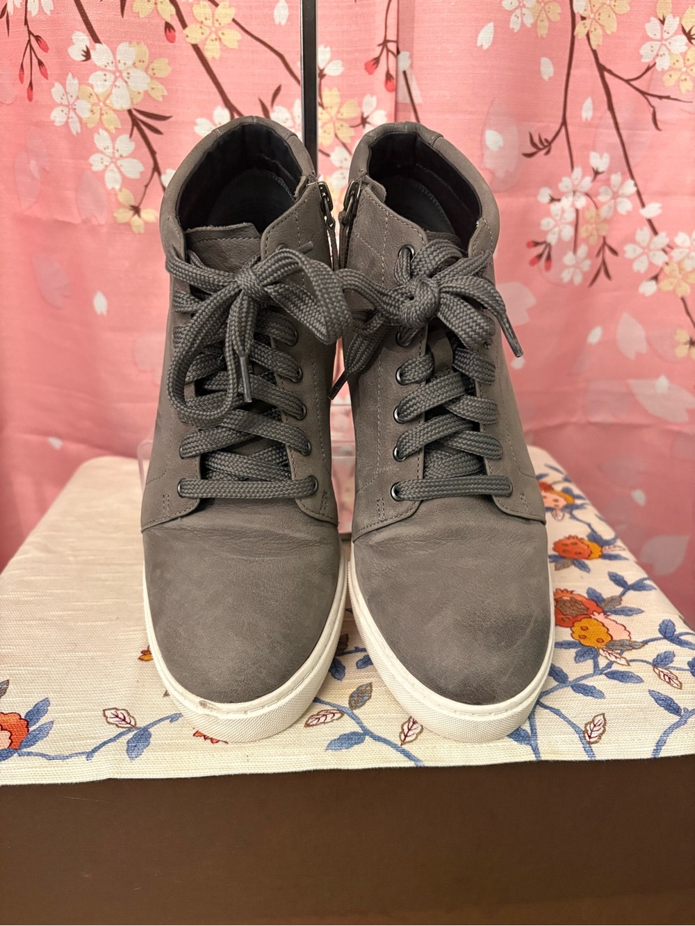 Caslon Axel Grey Brushed Leather Sneaker Wedges Shooties US 7.5